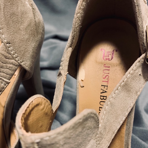 Nude Pumps - Picture 4 of 4